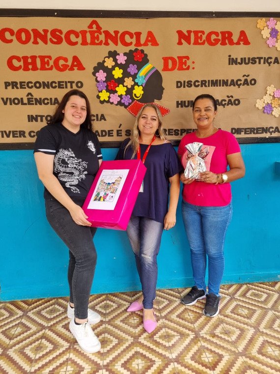 Entrega premiação concurso desenho Projeto Escola - Categoria Ensino Médio - Aluna Giovana Pezenti da E.E. Vereador Joaquim Borges da Costa de Careaçu