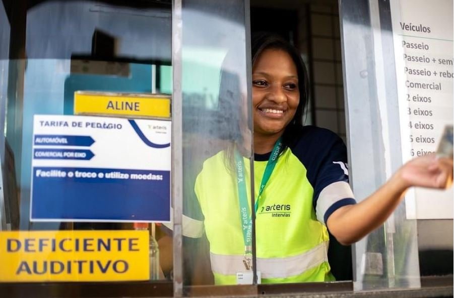 Operadora de praça de pedágio