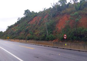 Talude_km151Sul_Macaé