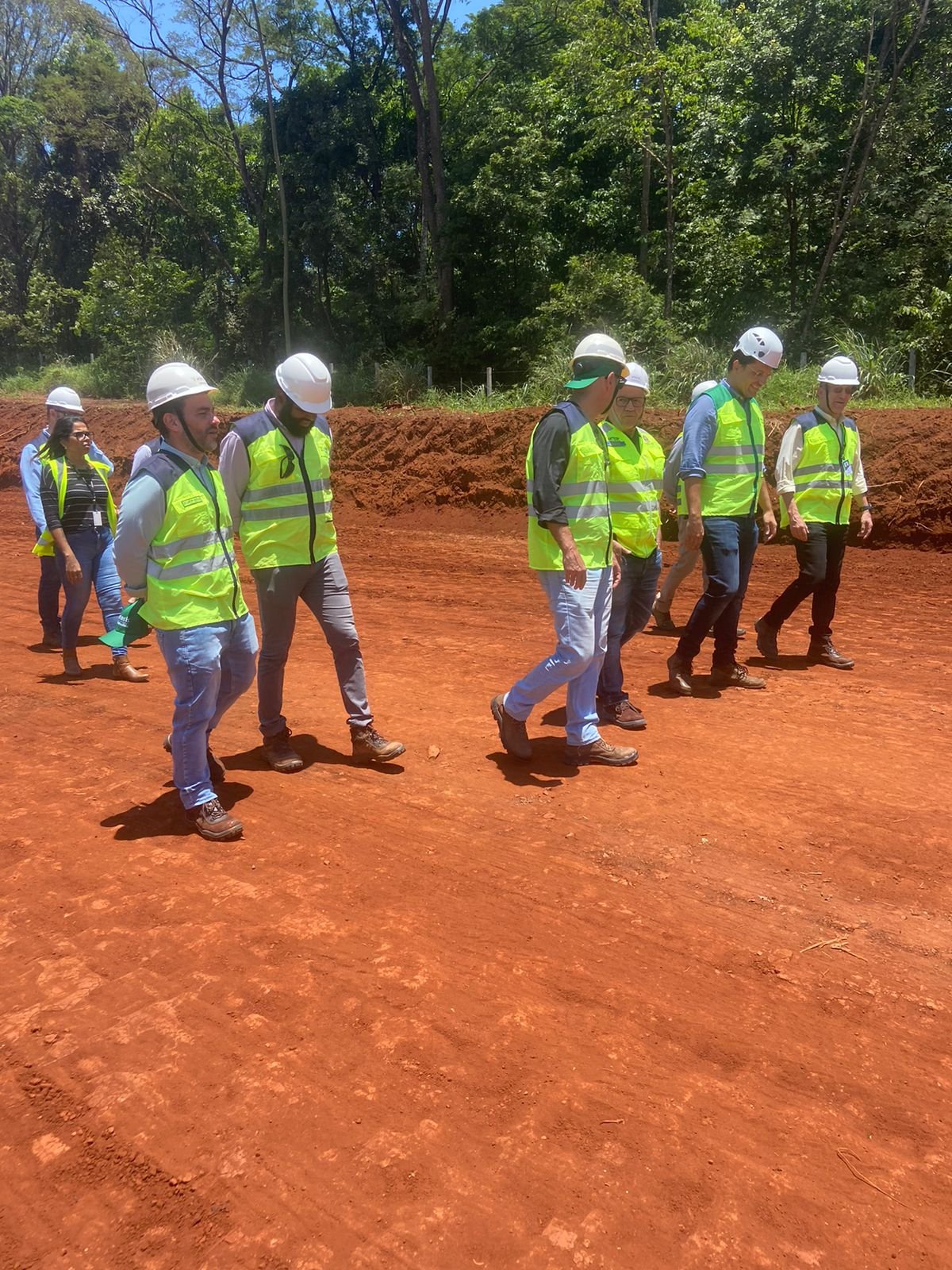 Secretário percorre trecho em obra